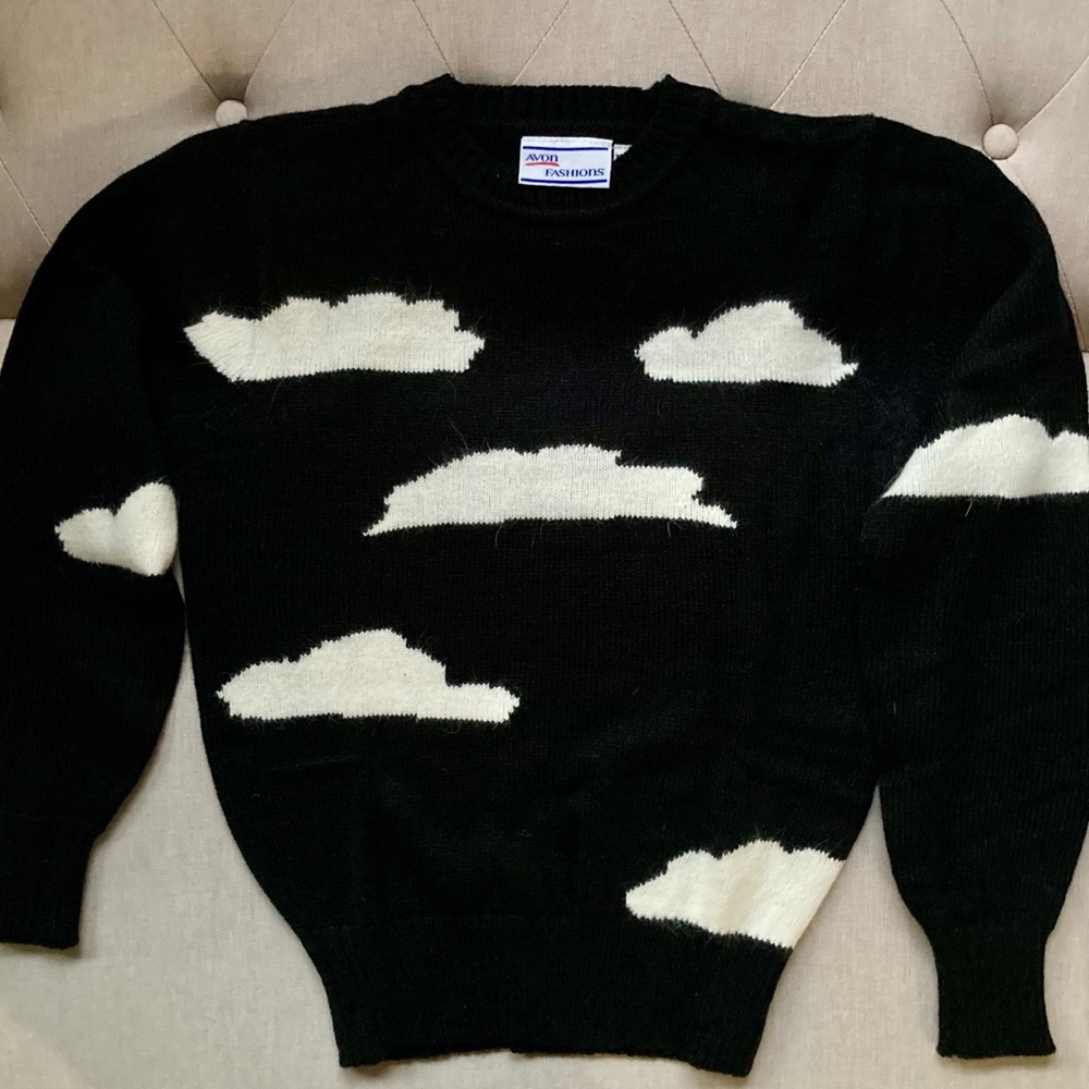 Vintage 80s NWOT Avon Lambswool angora cloud sweater, small.